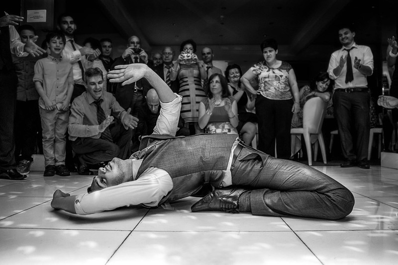 Mario Kakkouli dancing the Zimbekiko